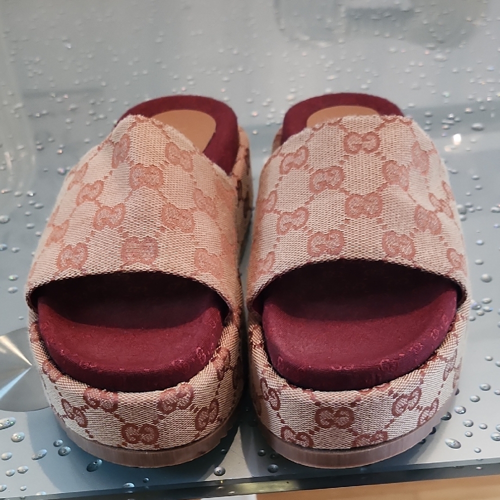 Authentic Gucci Women's Beige and Burgundy Patterned Mules